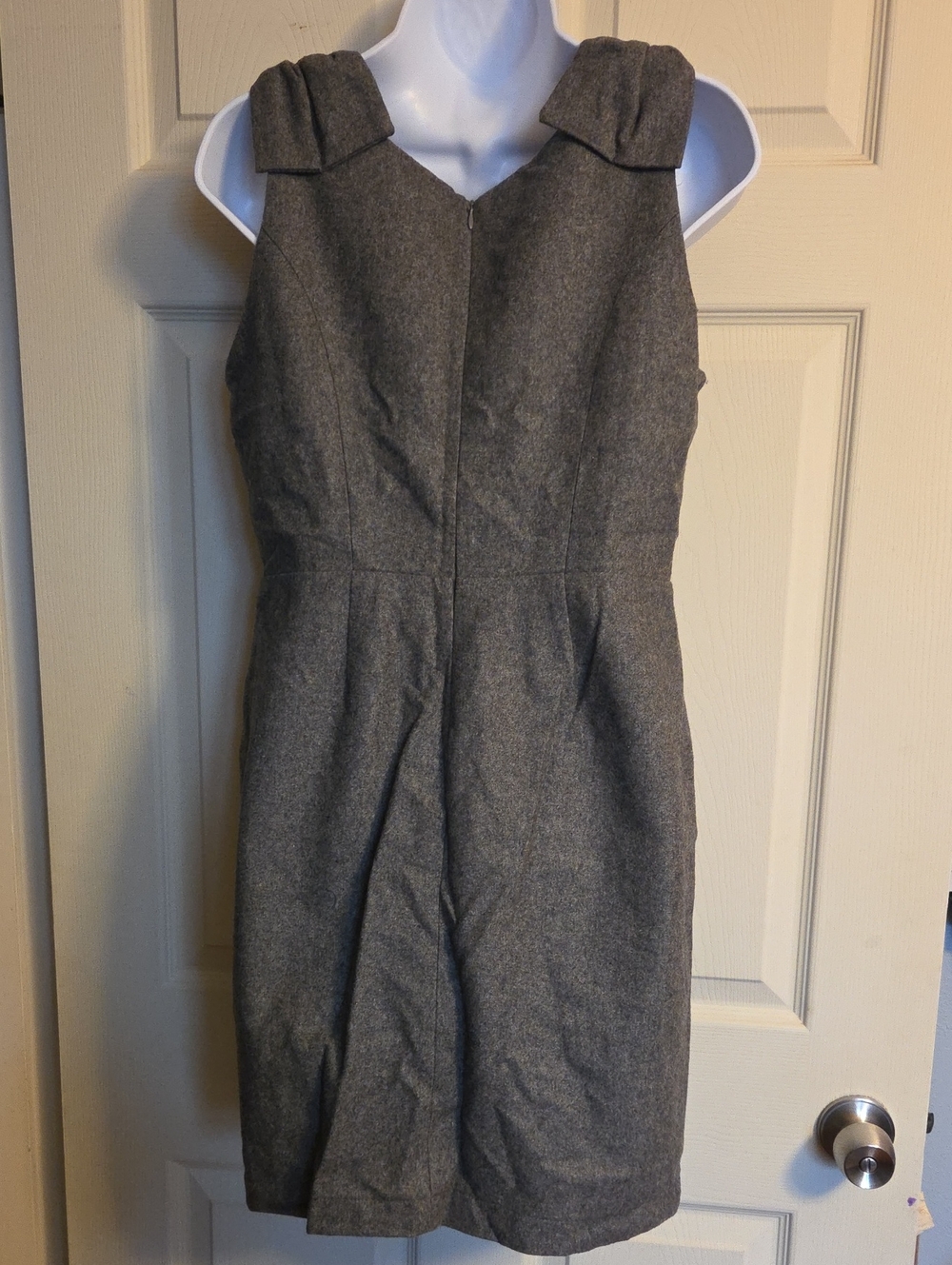 Monteau Sleeveless Gray Bow Sheath Dress Size Medium - Picture 2 of 11